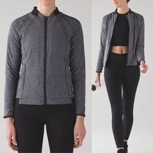 Lululemon Full Zip Lightweight Hit It Jacket Size 4 Black White.   17